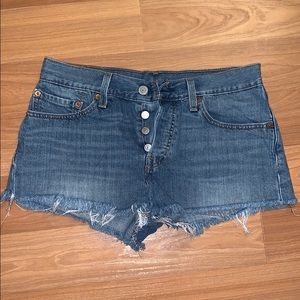 ⚡️SALE⚡️Button Fly Levi’s Shorts